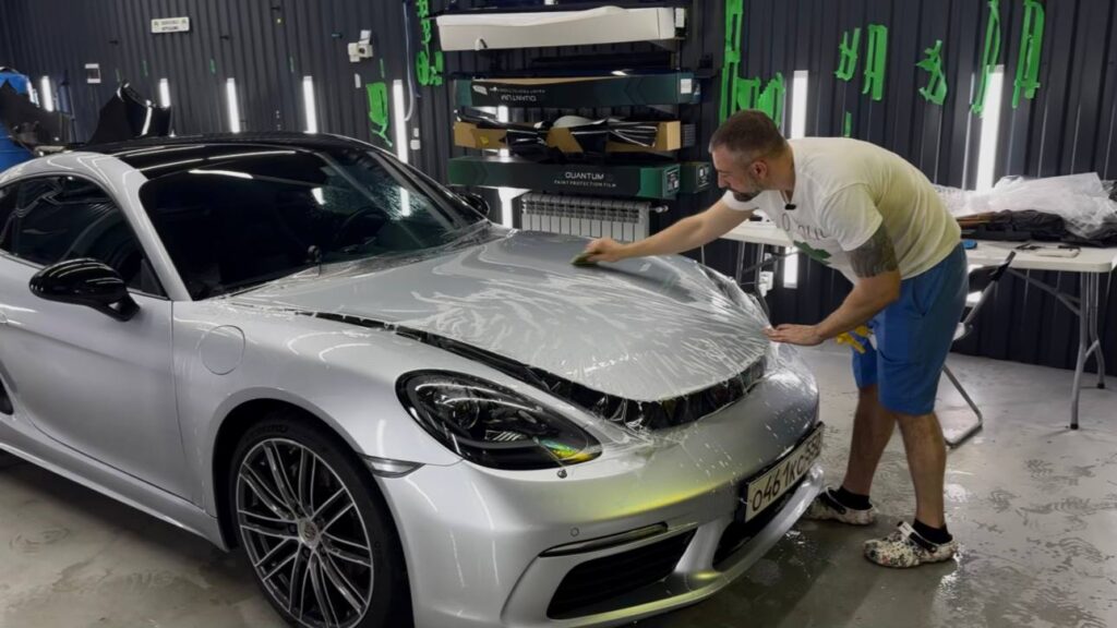Porshe 718 Cayman: защищаем капот от всех дорожных сюрпризов